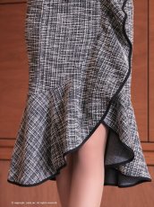 画像16: [SALE品のため返品不可＆再入荷なしの現品限り][Andy/an][Andy]チェーンベルト フリル 半袖 フロントジップ アシンメトリー 膝丈 ミディアムドレス ワンピース《送料＆代引き手数料無料》 (16)