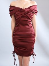 画像15: [Andy/an]オフショルダー・ミニ・サテン・ギャザー・リボン・タイト・ミニドレス・ワンピース《送料＆代引き手数料無料》 (15)