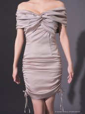画像17: [Andy/an]オフショルダー・ミニ・サテン・ギャザー・リボン・タイト・ミニドレス・ワンピース《送料＆代引き手数料無料》 (17)