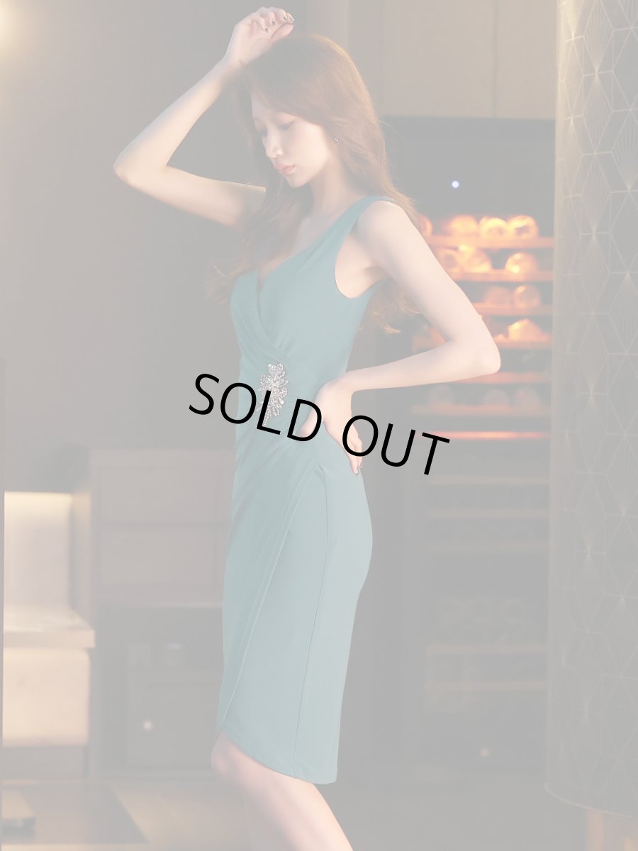 画像6: [Veautt]ビジュー・ノースリーブ・ウエストタック・Vネック・タイト・ミディアムドレス・ワンピース《送料＆代引き手数料無料》 (6)