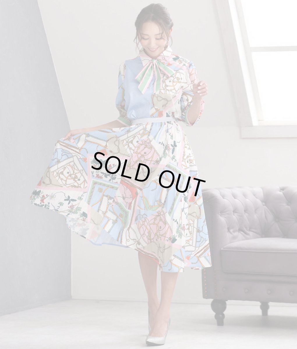 画像4: [rinfarre]ライトブルー・パステル・スカーフ柄・リボンタイ・半袖ブラウス・Aライン・プリーツ・ミディアムスカート・セットアップ・ツーピース[山崎みどり着用][送料無料] (4)