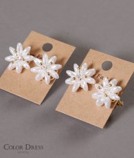 画像1: [ジュエリー][ピアス][イヤリング]パール・お花型・花びら・ピンタイプ・ピアス・ねじ式・イヤリング (1)