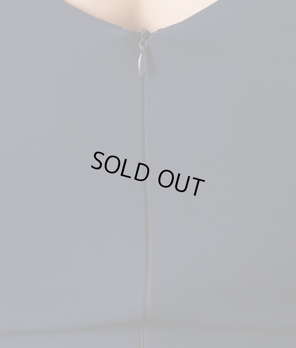 画像11: [韓国製][rinfarre][再入荷なしの現品限り][山崎みどり着用][姉ageha]ネイビー・Vネック・七分袖・タイト・前スリット・大人・ミディアムドレス・ワンピース[送料無料] (11)