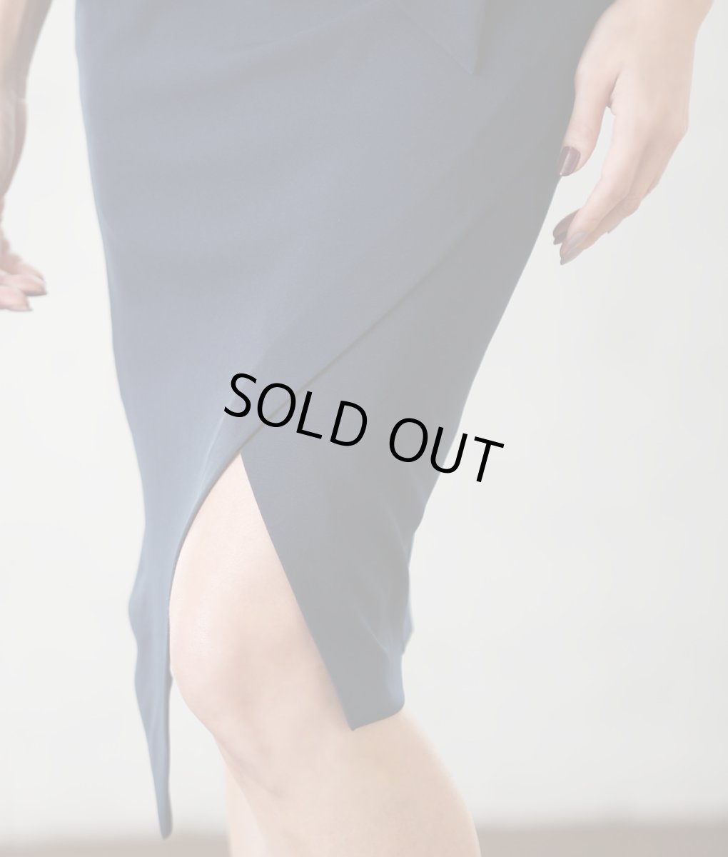 画像10: [韓国製][rinfarre][再入荷なしの現品限り][山崎みどり着用][姉ageha]ネイビー・Vネック・七分袖・タイト・前スリット・大人・ミディアムドレス・ワンピース[送料無料] (10)