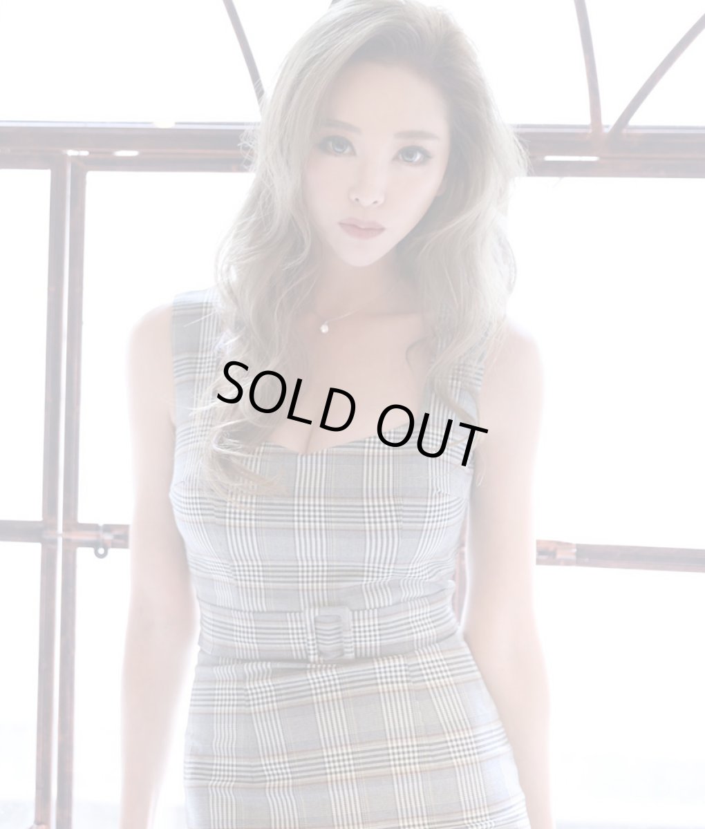 画像4: [韓国製][rinfarre]グレンチェック・ハイウエスト・飾りベルト・ノースリーブ・タイト・ミディアムドレス・ワンピース[山崎みどり着用][送料無料]my (4)