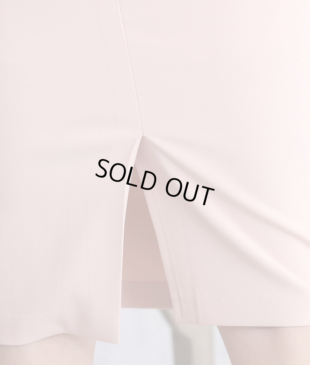 画像12: [SALE品のため返品不可＆再入荷なしの現品限り][韓国製][rinfarre]ピンクベージュ・シンプル・無地・Vネック・パフスリーブ・切り替え・背中開き・五分袖・タイト・ミディアムドレス・ワンピース[MIRIN着用] (12)