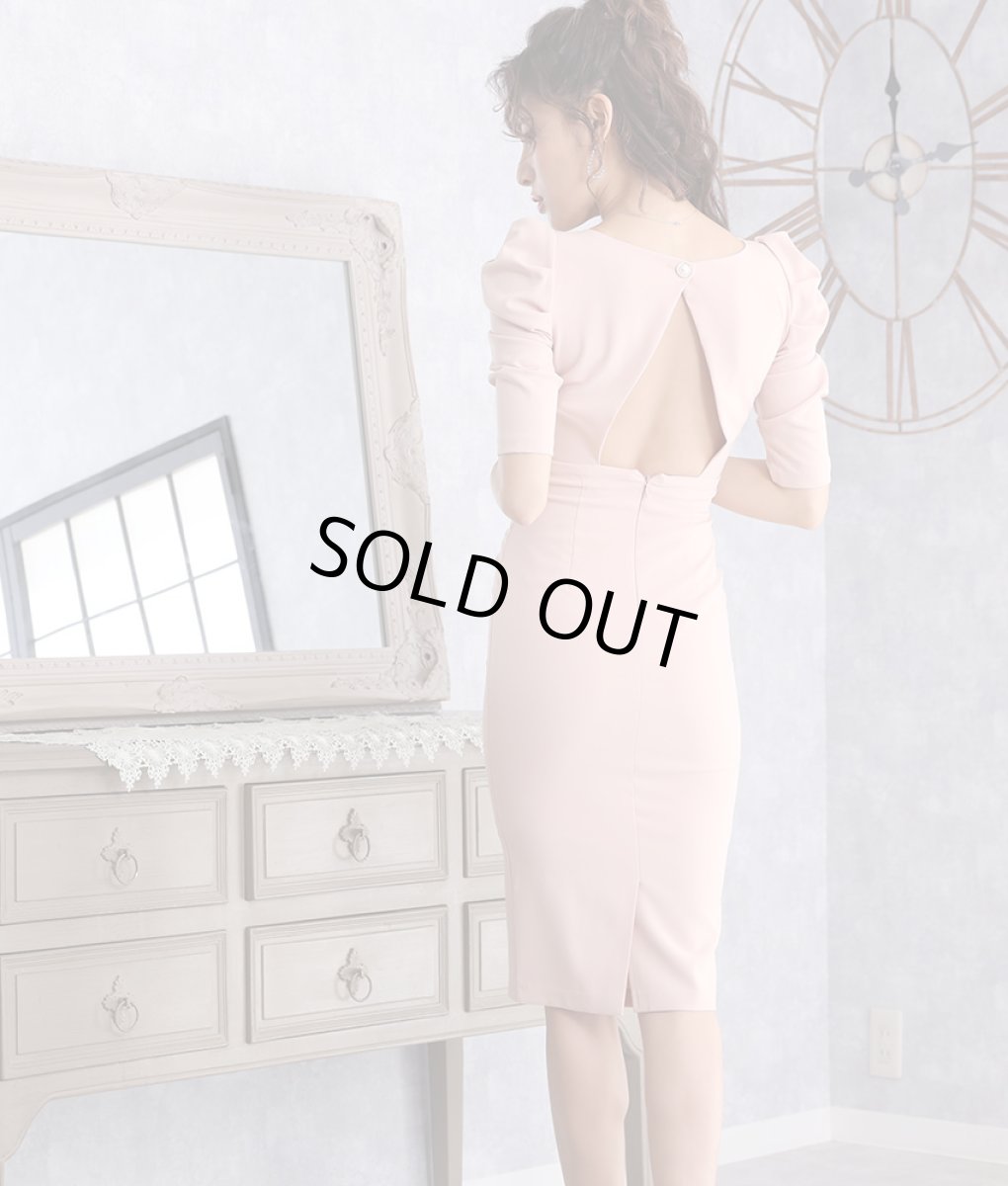 画像3: [SALE品のため返品不可＆再入荷なしの現品限り][韓国製][rinfarre]ピンクベージュ・シンプル・無地・Vネック・パフスリーブ・切り替え・背中開き・五分袖・タイト・ミディアムドレス・ワンピース[MIRIN着用] (3)