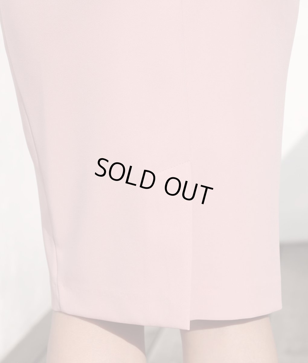 画像12: [セール品のため返品不可＆再入荷なしの現品限り][韓国製][rinfarre]シンプル・ピンクベージュ・背中開き・ゴールドチェーン×一粒ジュエリー・タイト・ミディアムドレス・ワンピース[山崎みどり]my (12)