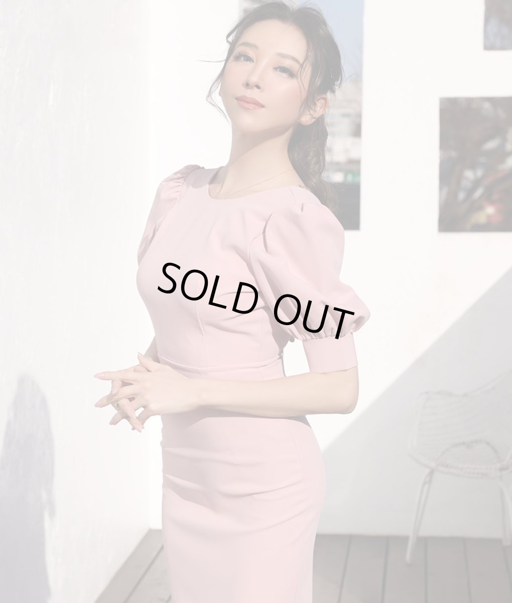 画像4: [セール品のため返品不可＆再入荷なしの現品限り][韓国製][rinfarre]シンプル・ピンクベージュ・背中開き・ゴールドチェーン×一粒ジュエリー・タイト・ミディアムドレス・ワンピース[山崎みどり]my (4)