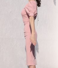 画像7: [セール品のため返品不可＆再入荷なしの現品限り][韓国製][rinfarre]シンプル・ピンクベージュ・背中開き・ゴールドチェーン×一粒ジュエリー・タイト・ミディアムドレス・ワンピース[山崎みどり]my (7)