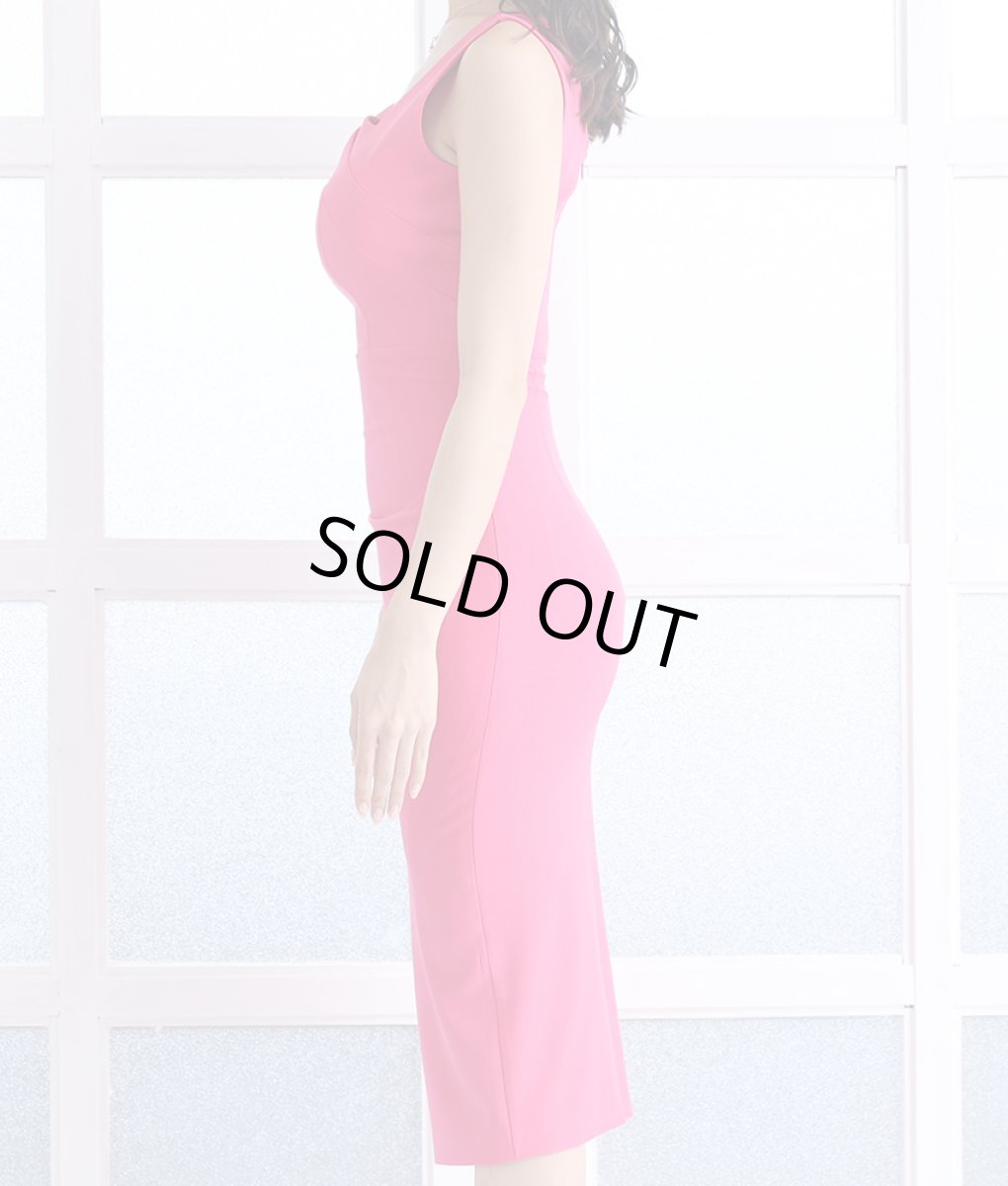 画像8: [SALE品のため返品不可＆再入荷なしの現品限り][韓国製][rinfarre]ダブルピンク・シンプル・無地・タック入り・変形ネック・ノースリーブ・タイト・ミディアムドレス・ワンピース[MIRIN着用] (8)