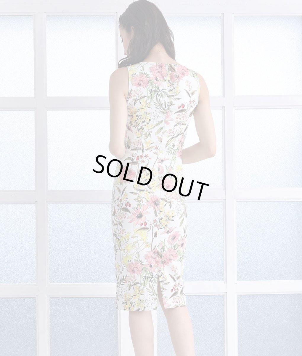 画像3: [韓国製][rinfarre]ホワイト×ピンク系花柄・ボタニカル・フェミニン・ボートネック・ノースリーブ・タイト・ミディアムドレス・ワンピース[MIRIN着用][送料無料] (3)