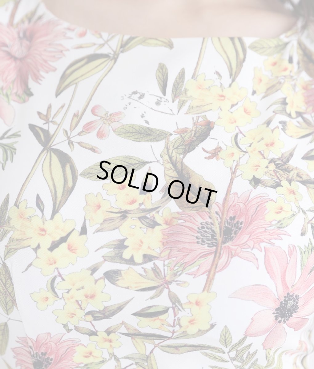 画像10: [韓国製][rinfarre]ホワイト×ピンク系花柄・ボタニカル・フェミニン・ボートネック・ノースリーブ・タイト・ミディアムドレス・ワンピース[MIRIN着用][送料無料] (10)