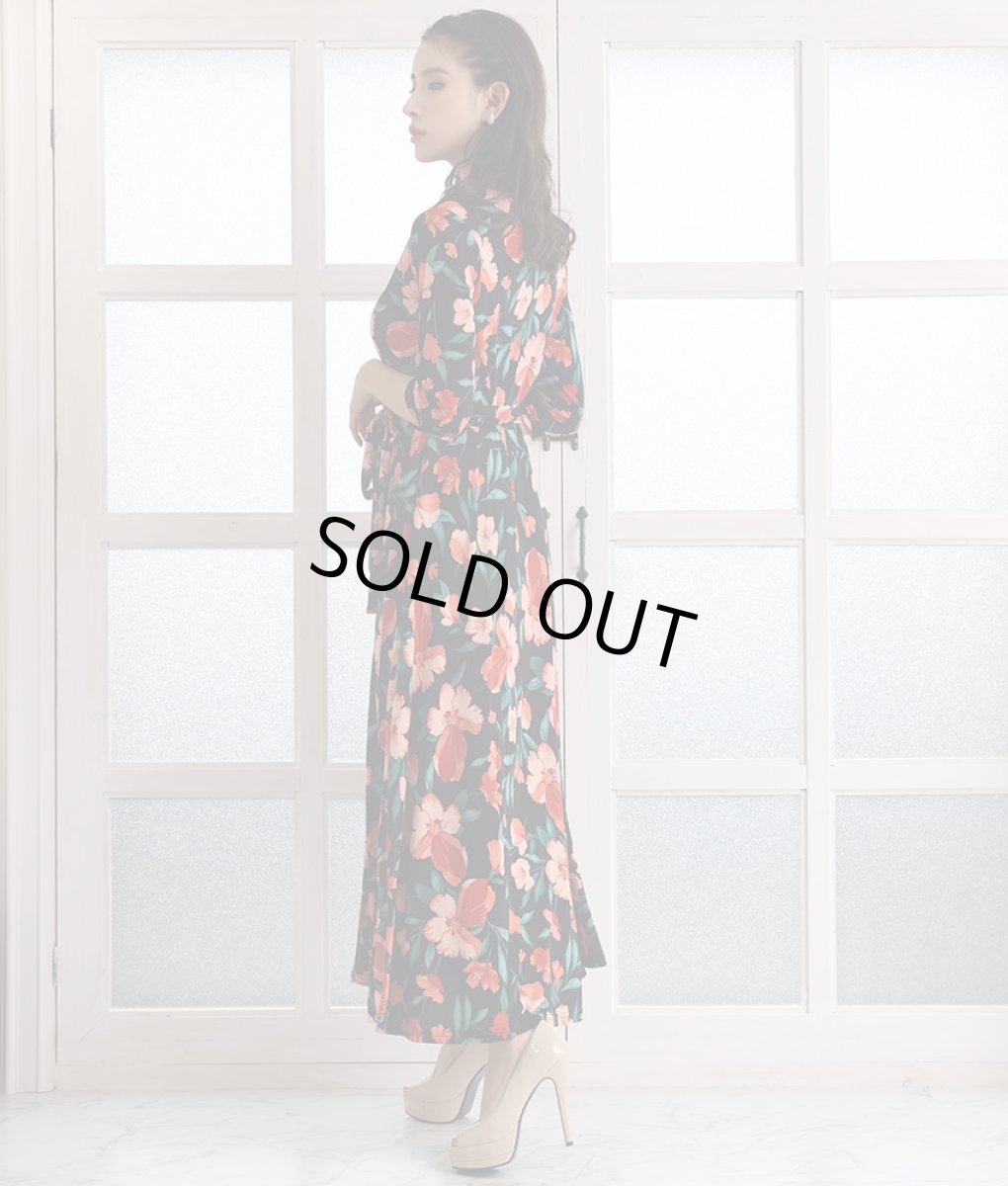 画像2: [韓国製][rinfarre]ブラック×レッド系・花柄・プリント・カシュクール・七分袖・マキシ・ミディアムドレス・ラップワンピース[MIRIN着用][送料無料] (2)