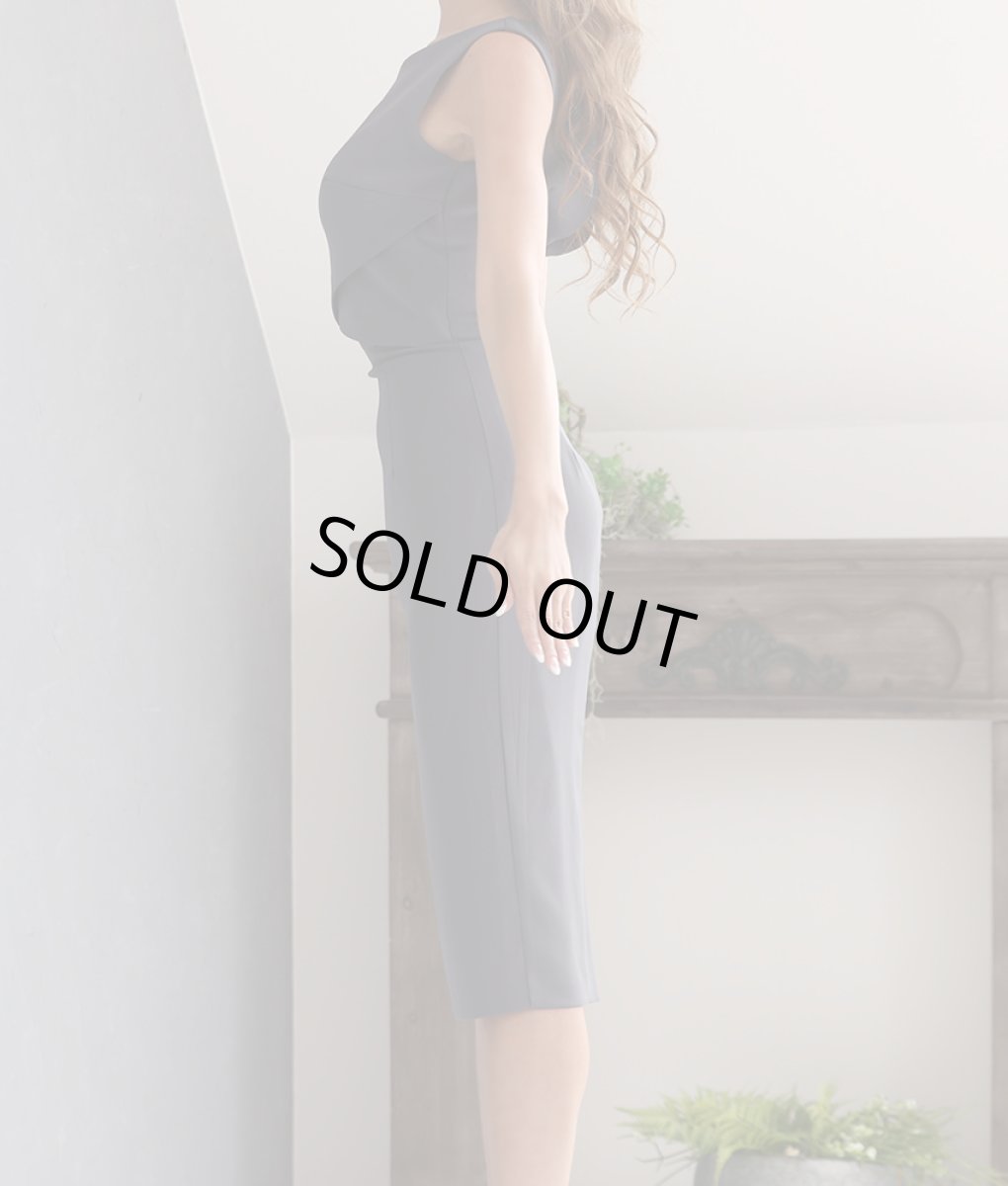 画像8: [韓国製][rinfarre]ダーク系・シンプル・無地・ボートネック・フロントクロス・ノースリーブ・タイト・ミディアムドレス・ワンピース[山崎みどり着用][送料無料]myall (8)