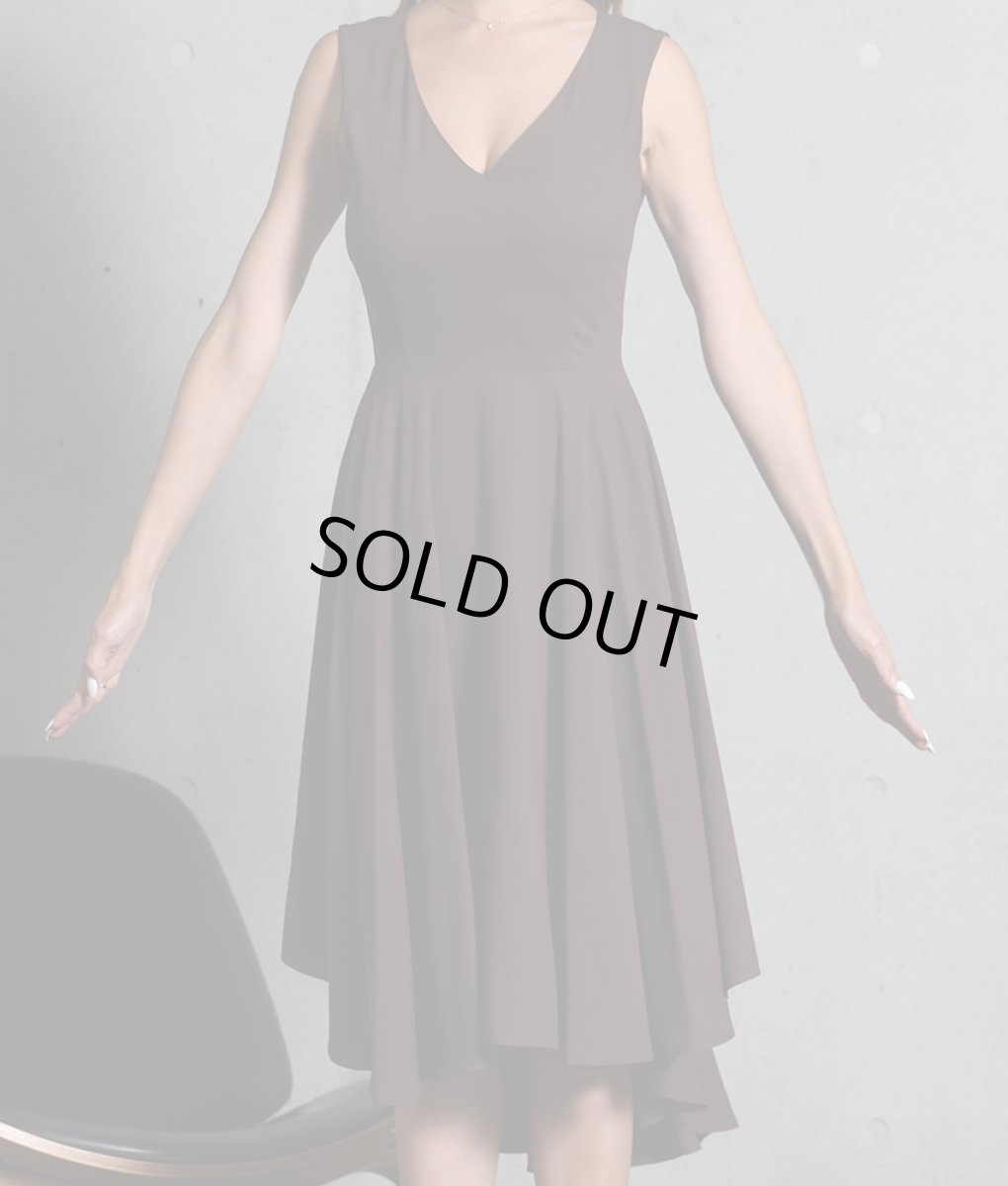 画像7: [韓国製][rinfarre][SALE品のため返品不可＆再入荷なしの現品限り]大人カラー・無地・ノースリーブ・Vネック・アシメントリー・Aライン・フレア・ミディアムドレス[山崎みどり・関あいか着用][送料無料]mybr (7)