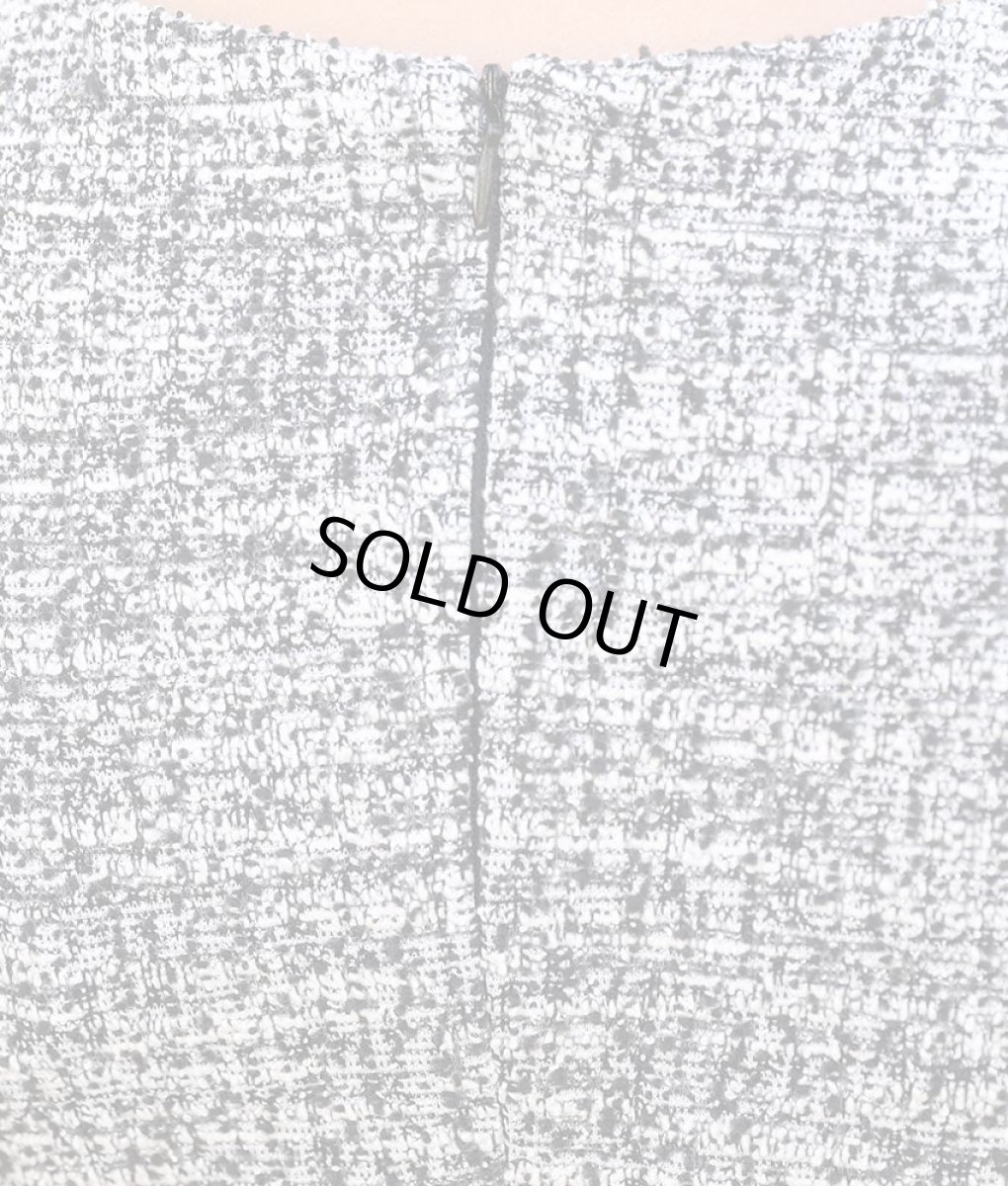 画像12: [SALE品のため返品不可＆再入荷なしの現品限り][韓国製][rinfarre]ツイード・ノースリーブ・Vネック・アシメントリー・Aライン・フレア・ミディアムドレス[山崎みどり・MIRIN着用] (12)