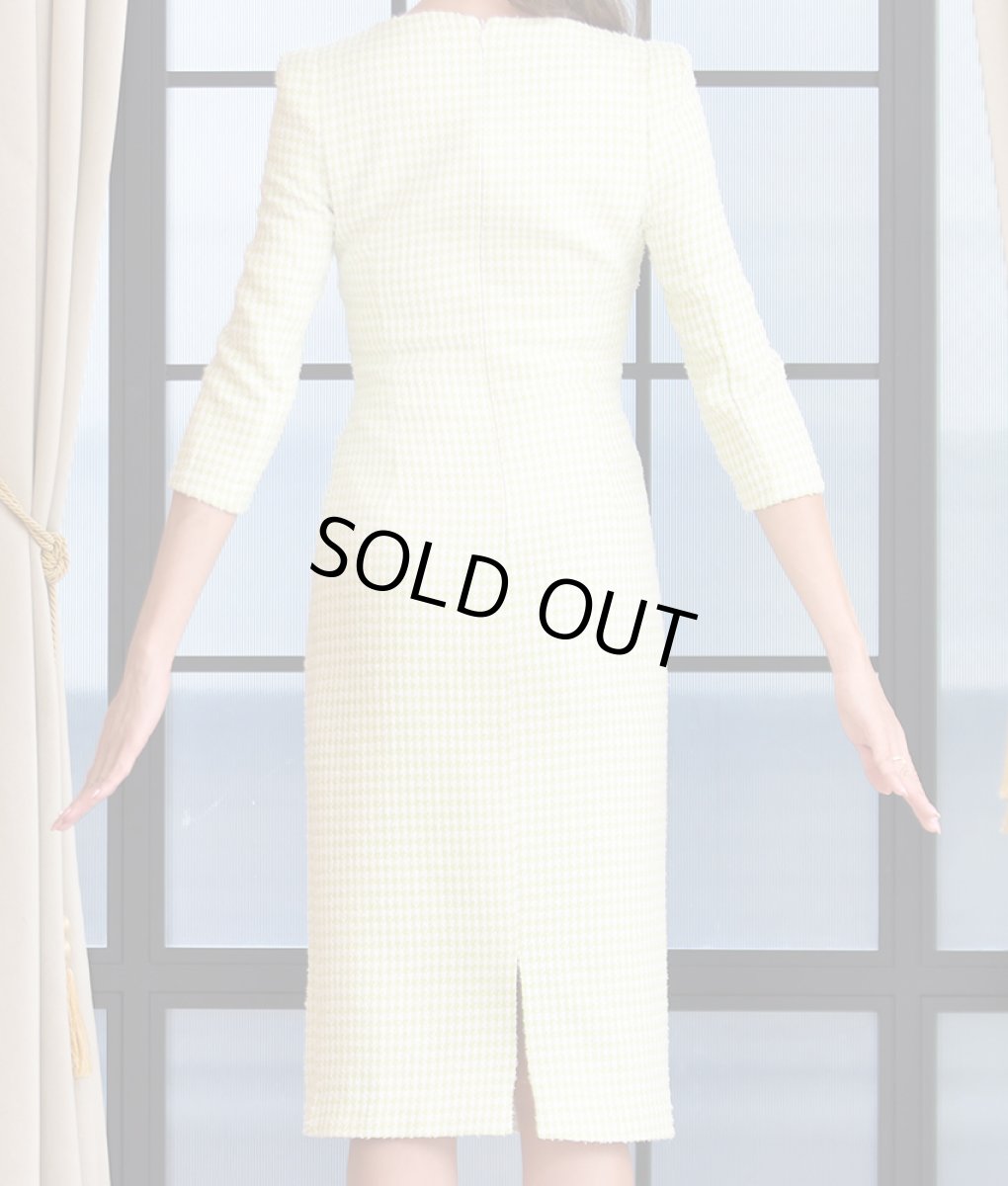 画像8: [SALE品のため返品不可＆再入荷なしの現品限り][韓国製][rinfarre]グリーン系・ツイード・飾りボタン・スクエアネック・七分袖・タイト・ミディアムドレス・ワンピース[山崎みどり着用]my (8)