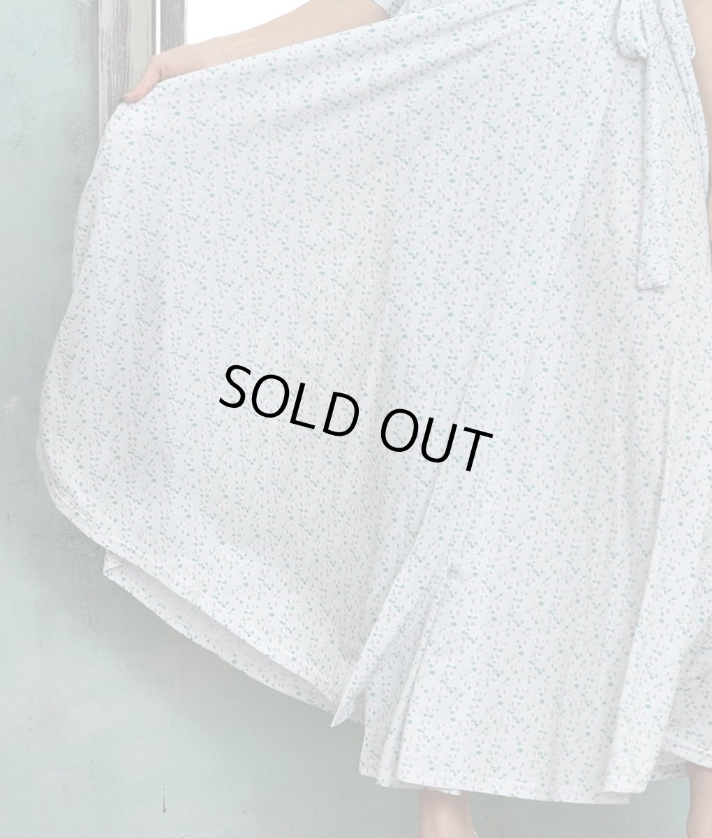 画像12: [韓国製][rinfarre][SALE品のため返品不可＆再入荷なしの現品限り]ミニアジサイ柄・花柄・ミントグリーン ジオメトリック・Vネック カシュクール・七分袖・マキシ・ロングドレス・ワンピース[山崎みどり着用][送料無料] (12)