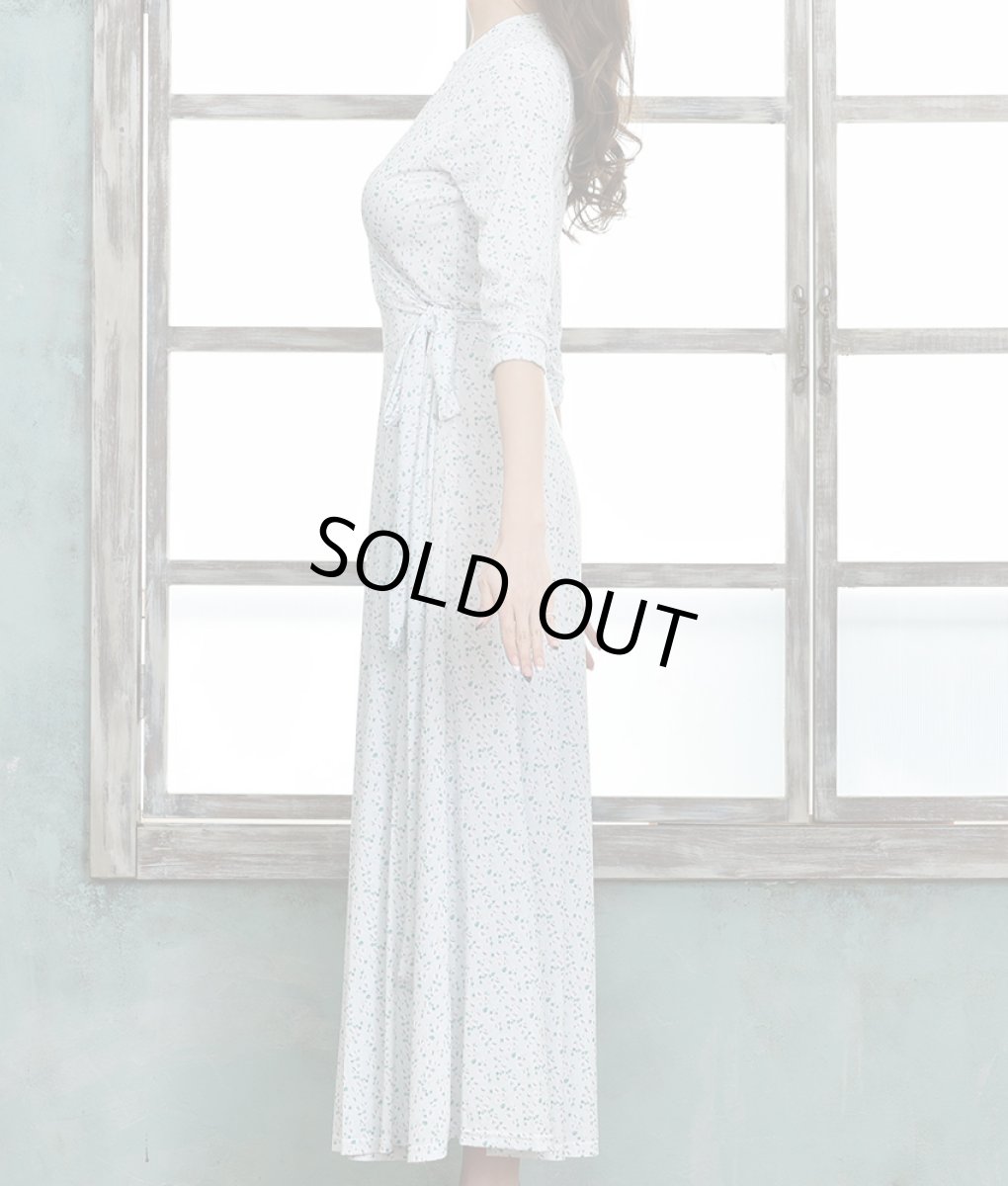 画像7: [韓国製][rinfarre][SALE品のため返品不可＆再入荷なしの現品限り]ミニアジサイ柄・花柄・ミントグリーン ジオメトリック・Vネック カシュクール・七分袖・マキシ・ロングドレス・ワンピース[山崎みどり着用][送料無料] (7)