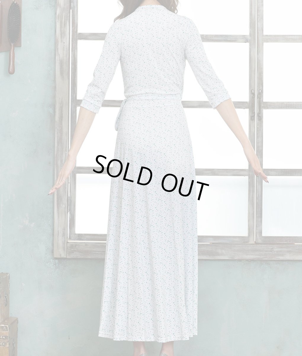 画像8: [韓国製][rinfarre][SALE品のため返品不可＆再入荷なしの現品限り]ミニアジサイ柄・花柄・ミントグリーン ジオメトリック・Vネック カシュクール・七分袖・マキシ・ロングドレス・ワンピース[山崎みどり着用][送料無料] (8)