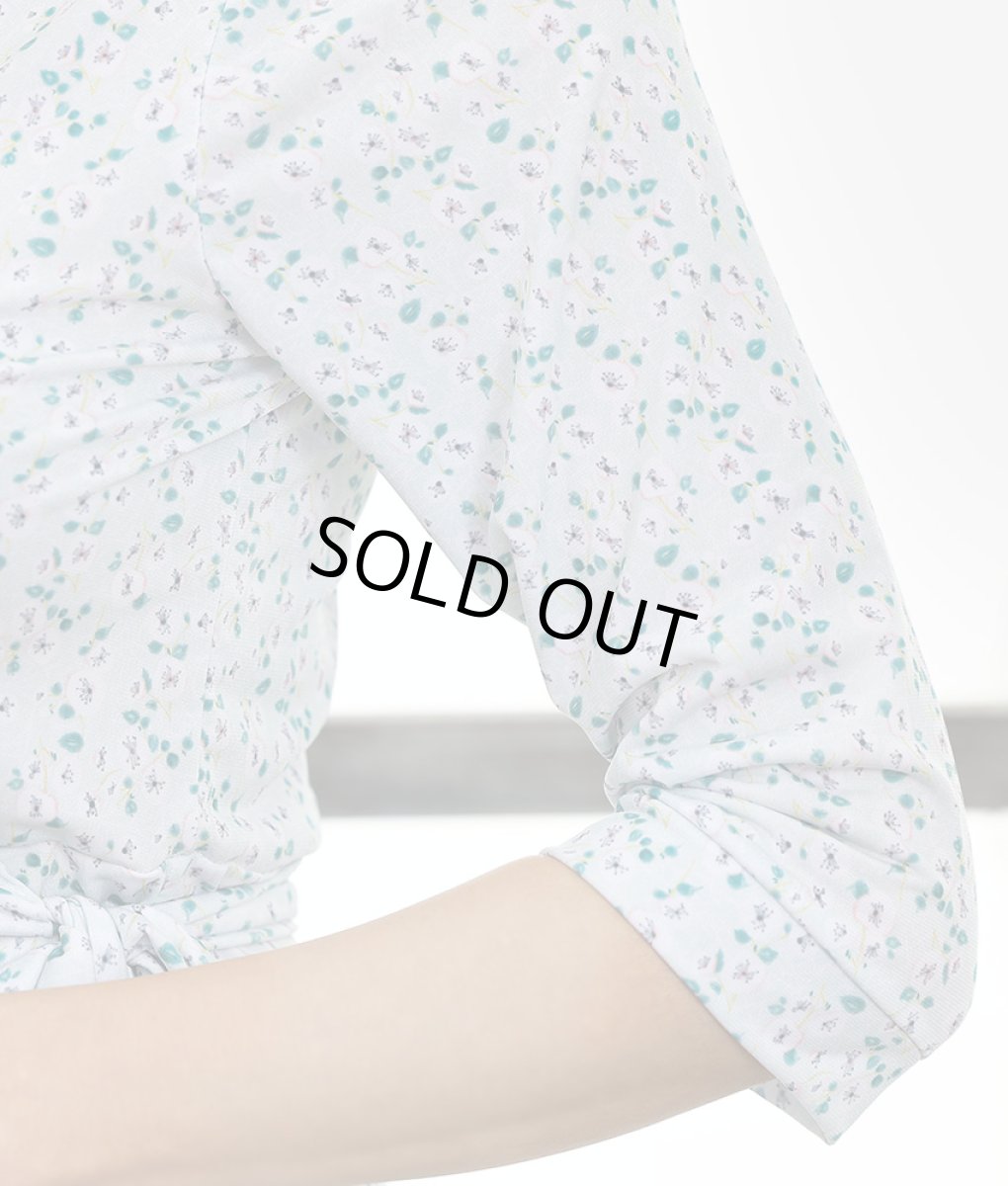 画像10: [韓国製][rinfarre][SALE品のため返品不可＆再入荷なしの現品限り]ミニアジサイ柄・花柄・ミントグリーン ジオメトリック・Vネック カシュクール・七分袖・マキシ・ロングドレス・ワンピース[山崎みどり着用][送料無料] (10)