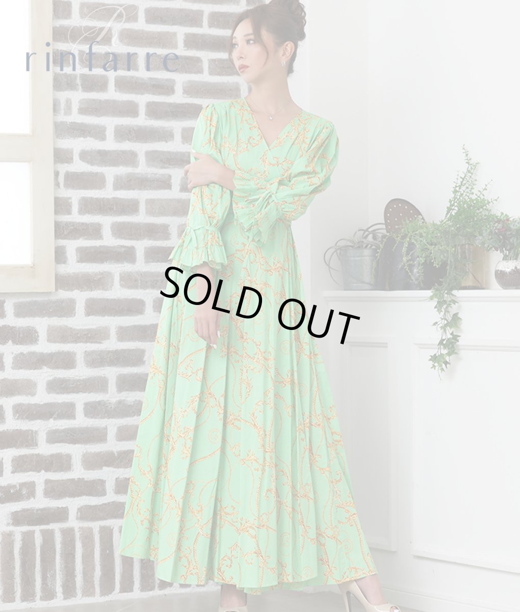 画像1: [韓国製][rinfarre][SALE品のため返品不可＆再入荷なしの現品限り]ライトグリーン・チェーン・七分袖・パフスリーブ・カシュクール・スカーフ柄・Aライン・マキシ・ロングドレス・ワンピース[山崎みどり着用] (1)