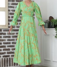 画像6: [韓国製][rinfarre][SALE品のため返品不可＆再入荷なしの現品限り]ライトグリーン・チェーン・七分袖・パフスリーブ・カシュクール・スカーフ柄・Aライン・マキシ・ロングドレス・ワンピース[山崎みどり着用] (6)