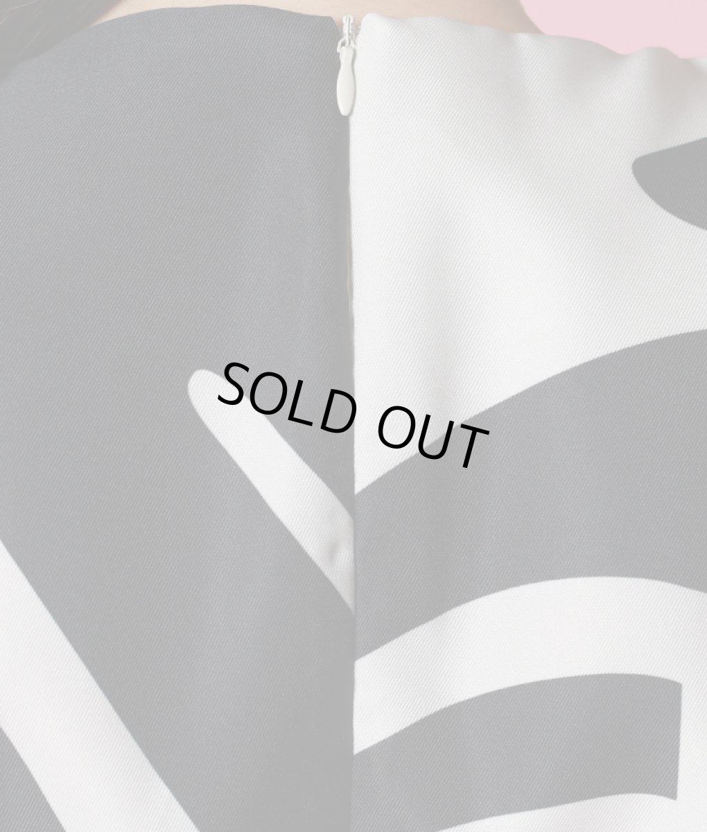 画像11: [韓国製][rinfarre][SALE品のため返品不可＆再入荷なしの現品限り]バイカラー・ウェーブデザイン・ボリュームスリーブ・長袖・タイト・ミディアムドレス・ワンピース[山崎みどり・黒木麗奈着用][送料無料]mygr (11)