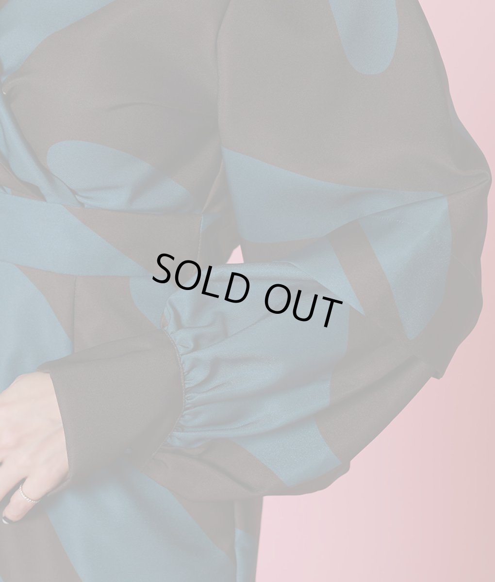 画像12: [韓国製][rinfarre][SALE品のため返品不可＆再入荷なしの現品限り]バイカラー・ウェーブデザイン・ボリュームスリーブ・長袖・タイト・ミディアムドレス・ワンピース[山崎みどり・黒木麗奈着用][送料無料]mygr (12)