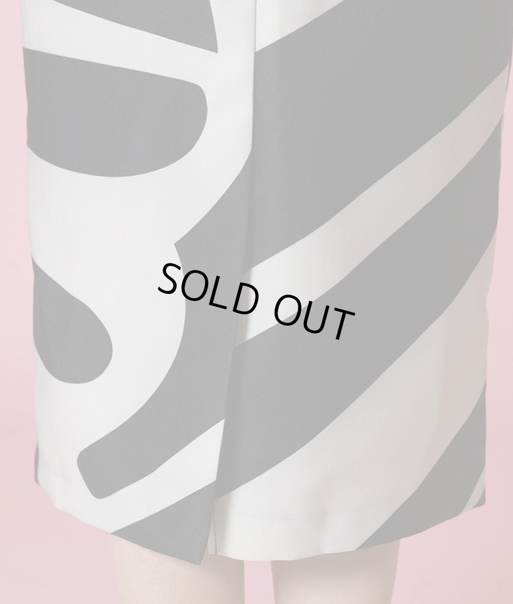 画像13: [韓国製][rinfarre][SALE品のため返品不可＆再入荷なしの現品限り]バイカラー・ウェーブデザイン・ボリュームスリーブ・長袖・タイト・ミディアムドレス・ワンピース[山崎みどり・黒木麗奈着用][送料無料]mygr (13)