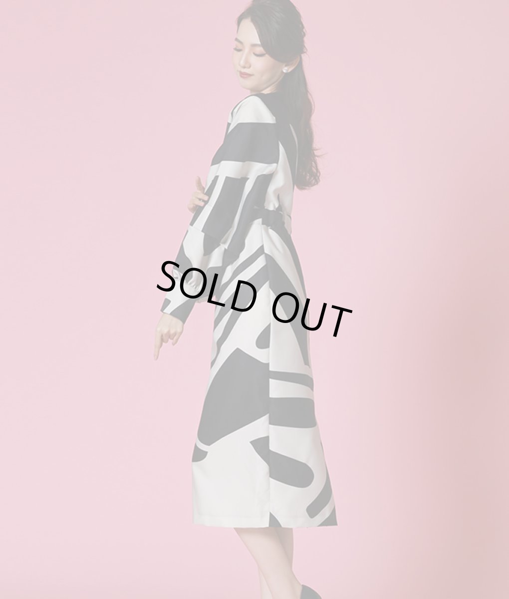 画像3: [韓国製][rinfarre][SALE品のため返品不可＆再入荷なしの現品限り]バイカラー・ウェーブデザイン・ボリュームスリーブ・長袖・タイト・ミディアムドレス・ワンピース[山崎みどり・黒木麗奈着用][送料無料]mygr (3)