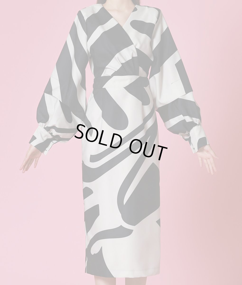 画像7: [韓国製][rinfarre][SALE品のため返品不可＆再入荷なしの現品限り]バイカラー・ウェーブデザイン・ボリュームスリーブ・長袖・タイト・ミディアムドレス・ワンピース[山崎みどり・黒木麗奈着用][送料無料]mygr (7)