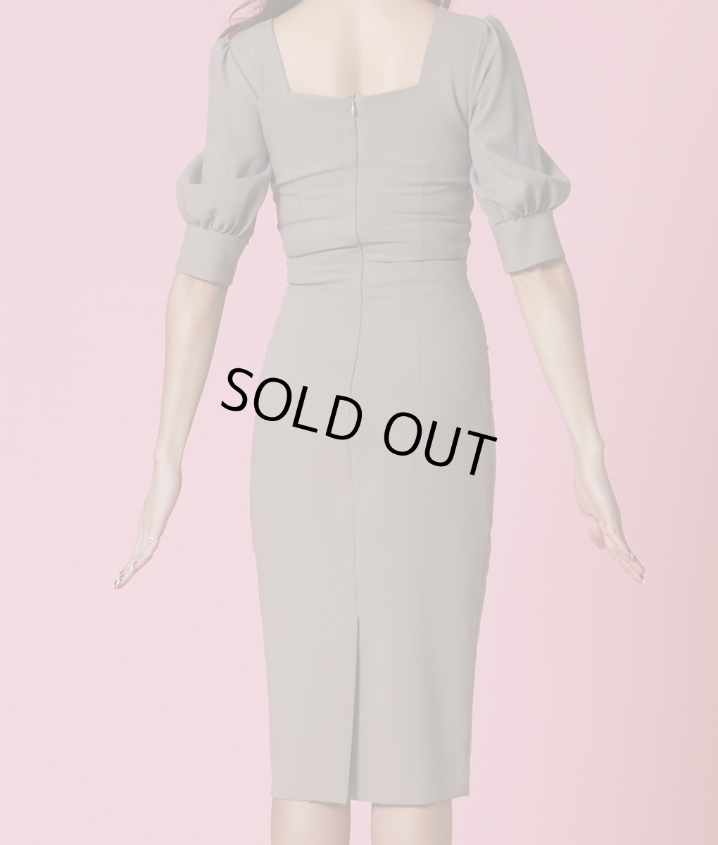 画像9: [SALE品のため返品不可＆再入荷なしの現品限り][韓国製][rinfarre]スモーキー・シンプル・飾りボタン・スクエアネック・パフスリーブ・半袖・タイト・ミディアムドレス・ワンピース[山崎みどり着用]myall (9)