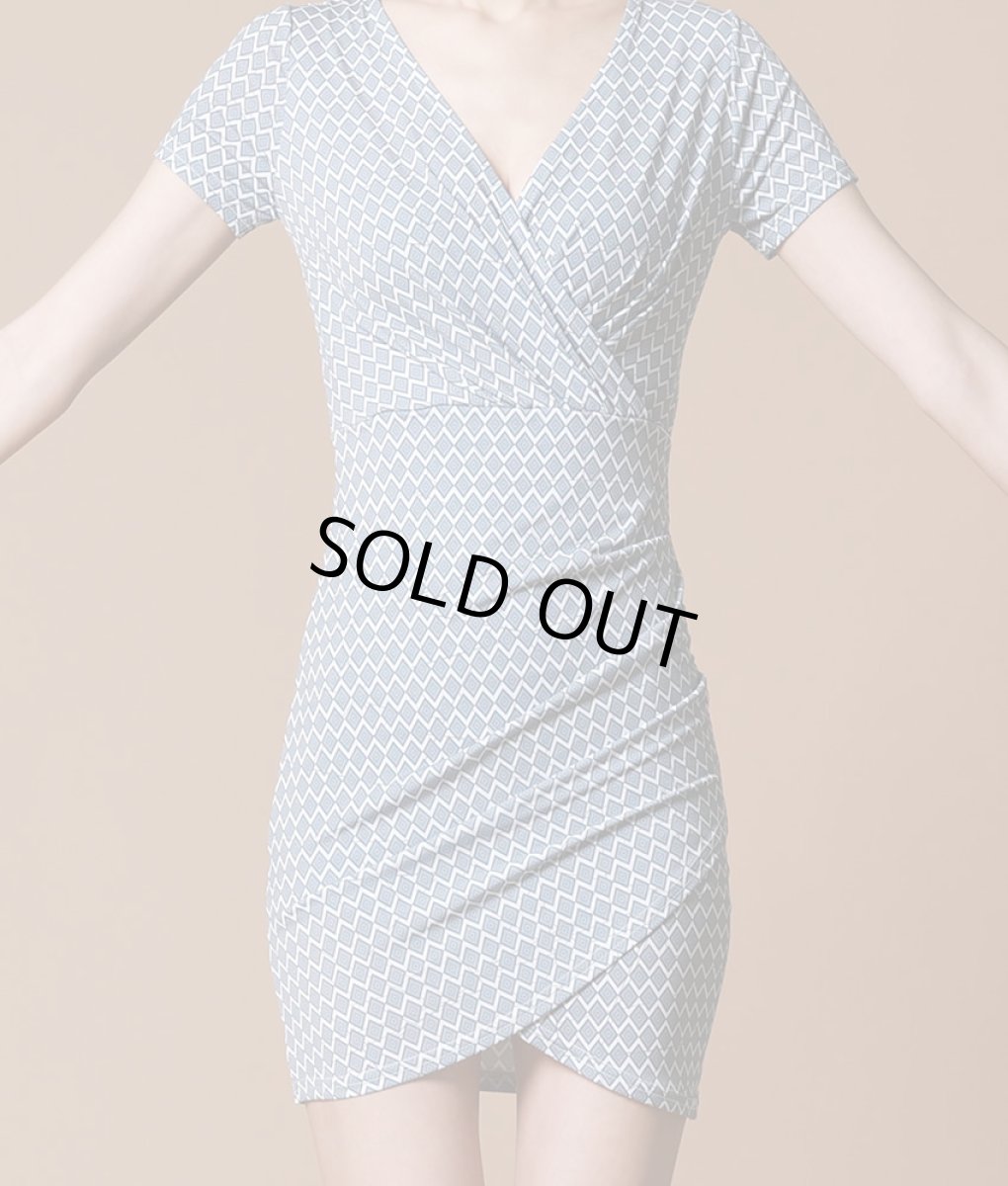 画像6: [韓国製][rinfarre][SALE品のため返品不可＆再入荷なしの現品限り]グレー系・ジオメトリック・Vネック・カシュクール・半袖・ストレッチ・ミニドレス・ショート・ワンピース (6)