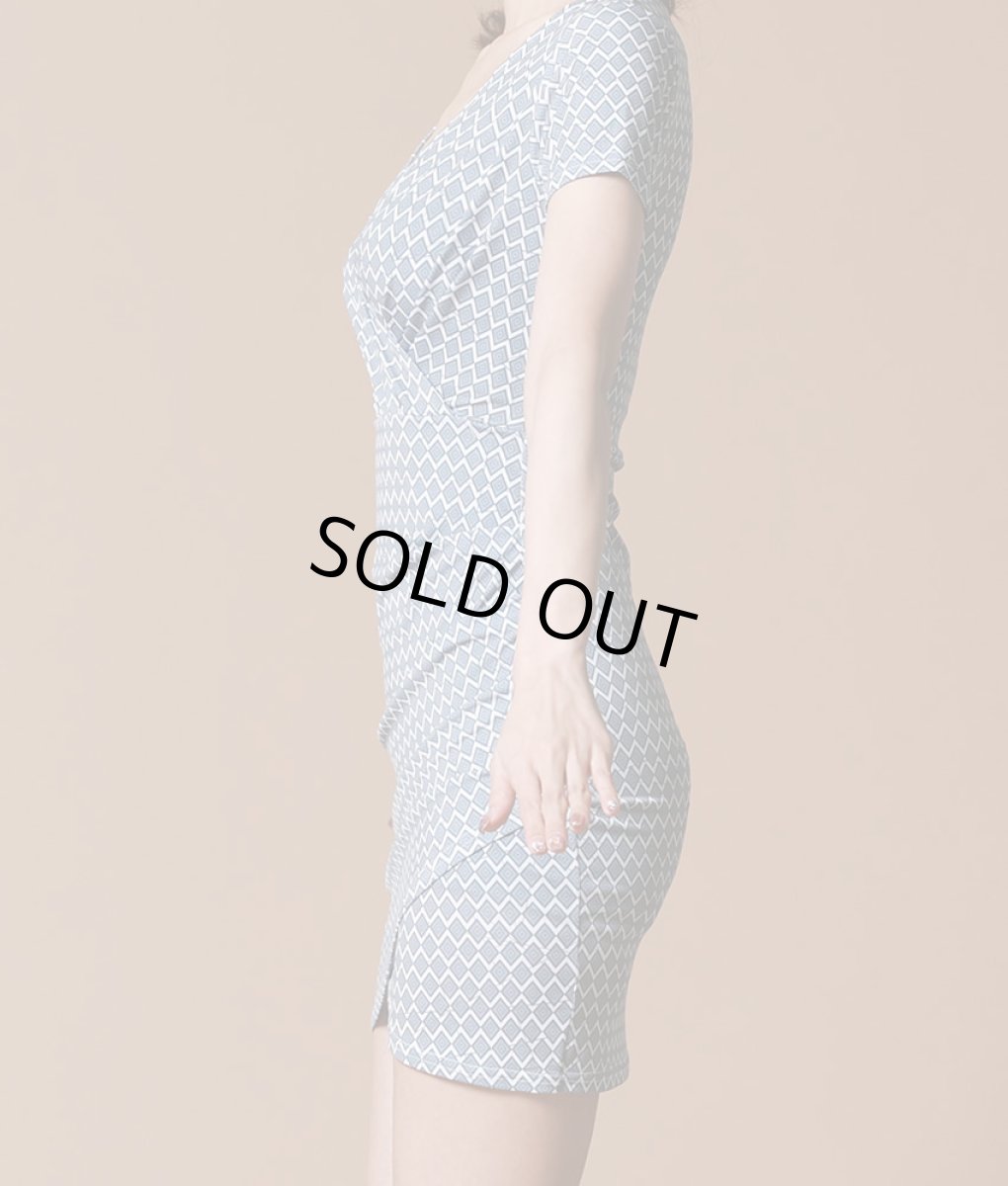 画像7: [韓国製][rinfarre][SALE品のため返品不可＆再入荷なしの現品限り]グレー系・ジオメトリック・Vネック・カシュクール・半袖・ストレッチ・ミニドレス・ショート・ワンピース (7)