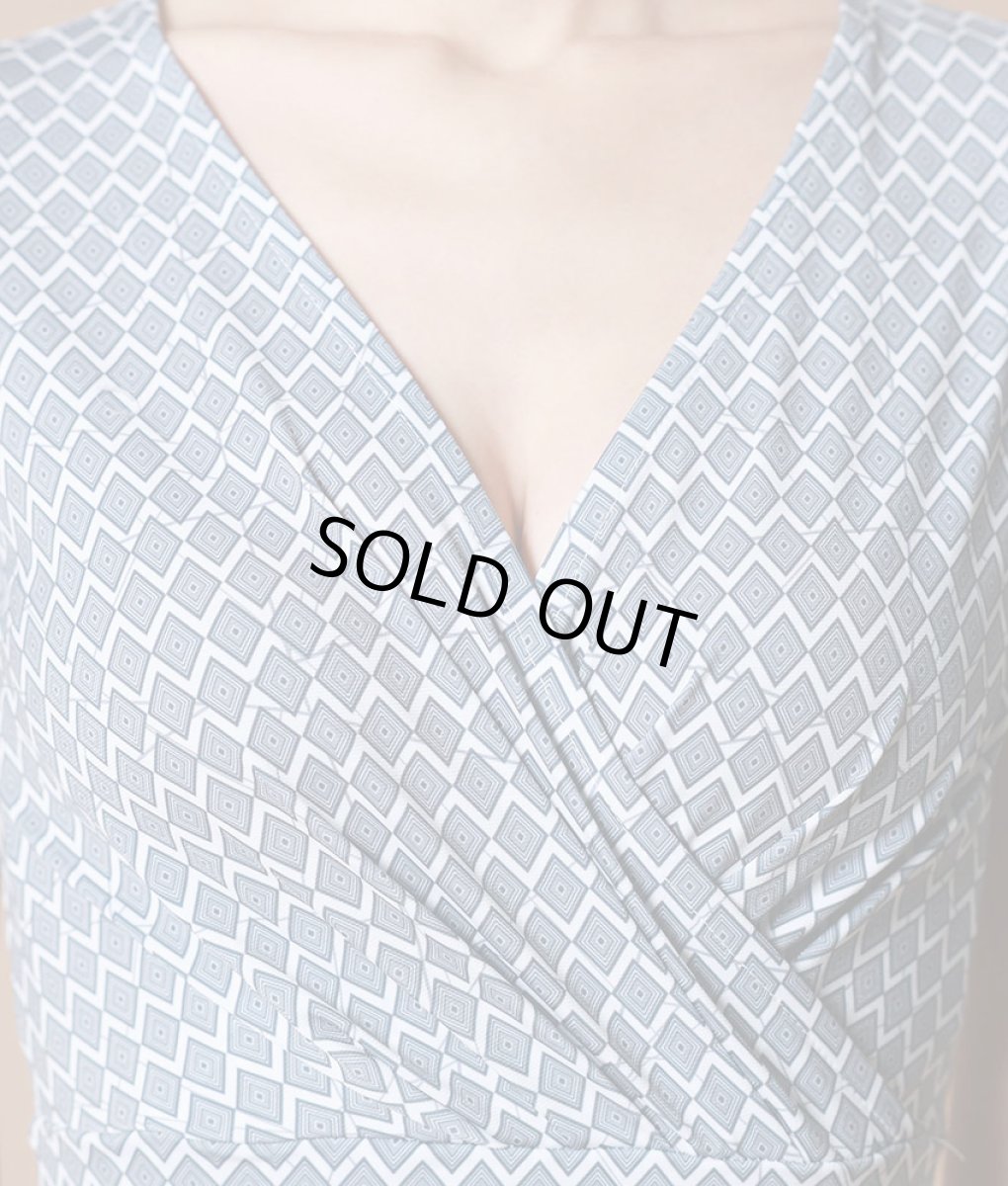 画像9: [韓国製][rinfarre][SALE品のため返品不可＆再入荷なしの現品限り]グレー系・ジオメトリック・Vネック・カシュクール・半袖・ストレッチ・ミニドレス・ショート・ワンピース (9)