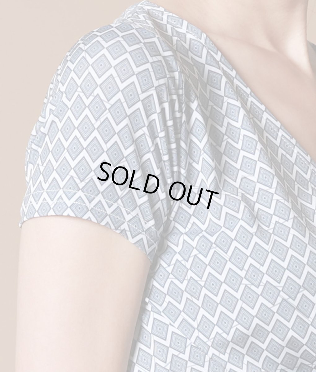 画像10: [韓国製][rinfarre][SALE品のため返品不可＆再入荷なしの現品限り]グレー系・ジオメトリック・Vネック・カシュクール・半袖・ストレッチ・ミニドレス・ショート・ワンピース (10)