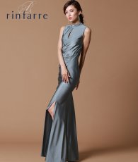 画像2: [韓国製][rinfarre][SALE品のため返品不可＆再入荷なしの現品限り]シンプル・サテン生地・胸元カット・背中開き・ストレッチ・ハイネック・ノースリーブ・ロングドレス[MIRIN・れお着用] (2)