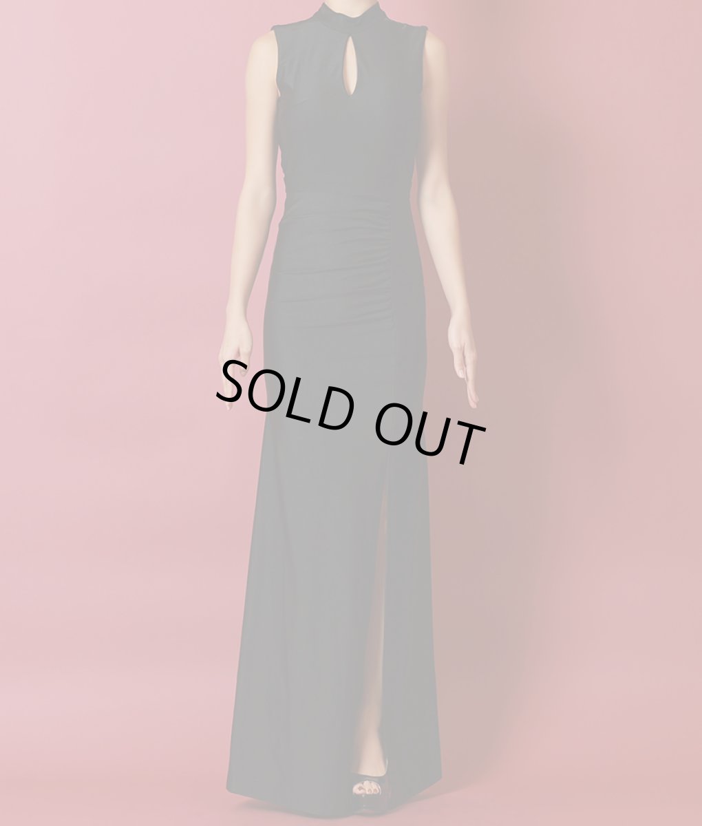 画像8: [韓国製][rinfarre][SALE品のため返品不可＆再入荷なしの現品限り]シンプル・サテン生地・胸元カット・背中開き・ストレッチ・ハイネック・ノースリーブ・ロングドレス[MIRIN・れお着用] (8)