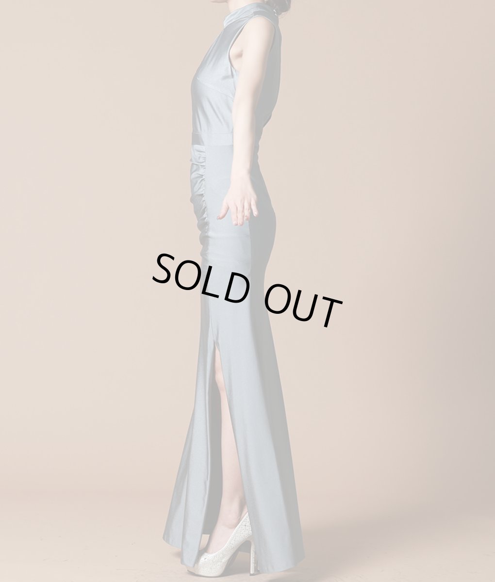 画像9: [韓国製][rinfarre][SALE品のため返品不可＆再入荷なしの現品限り]シンプル・サテン生地・胸元カット・背中開き・ストレッチ・ハイネック・ノースリーブ・ロングドレス[MIRIN・れお着用] (9)