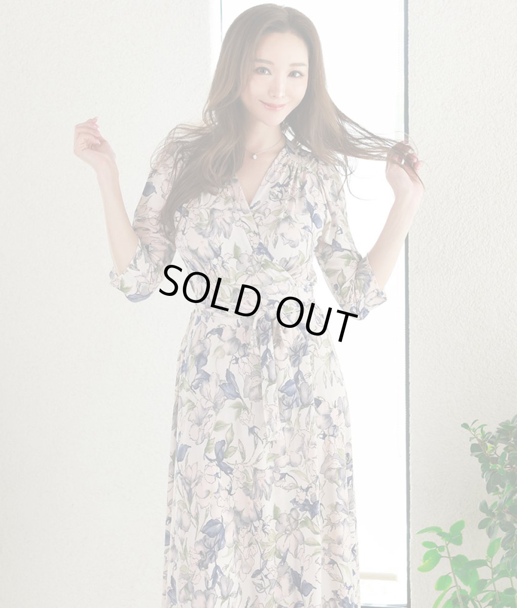 画像4: [韓国製][rinfarre]アイボリー・ニュアンスカラー・花柄・カシュクール・七分袖・マキシ・ラップ・ロングドレス・ワンピース[山崎みどり着用][送料無料] (4)