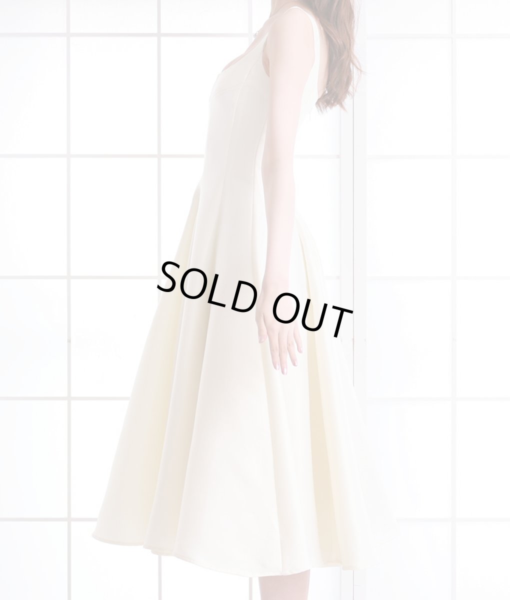 画像7: [rinfarre]ホワイト ・ドレッシー・Uネック・フレア・Aライン・ノースリーブ・ミディアムドレス・ワンピース[黒木麗奈着用][送料無料] (7)