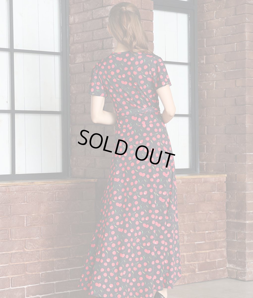 画像3: [SALE品のため返品不可＆再入荷なしの現品限り][韓国製][rinfarre]ブラック・フリル・半袖・チェリー・さくらんぼ・プリント・Vネック・カシュクール・マキシ・ロングドレス・ラップ・ワンピース[MIRIN着用][送料無料] (3)