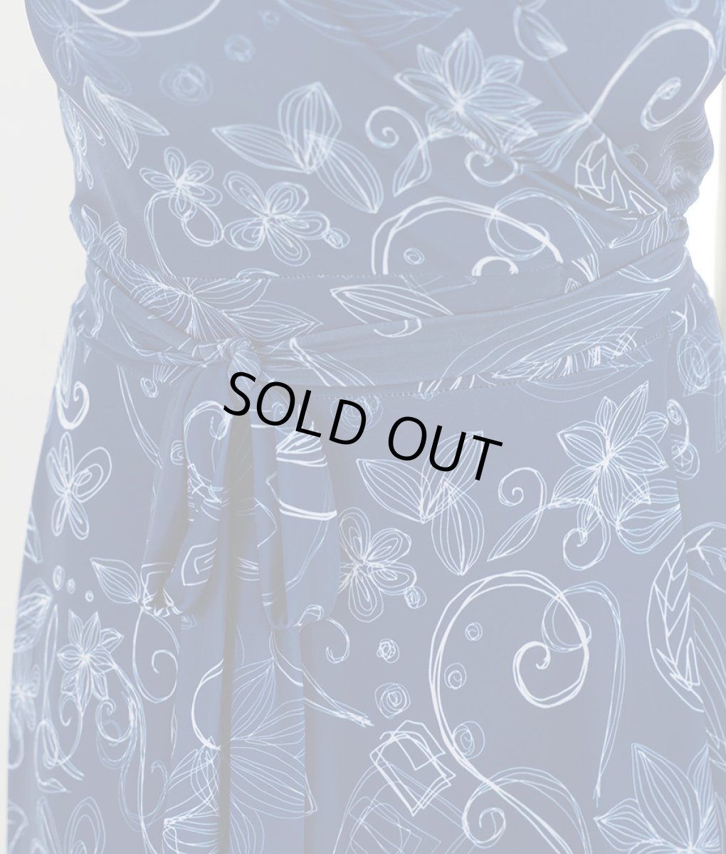 画像11: [韓国製][rinfarre]ネイビー・ホワイト花柄・プリント・Vネック・カシュクール・七分袖・マキシ・ロングドレス・ラップワンピース[山崎みどり着用][送料無料]my (11)