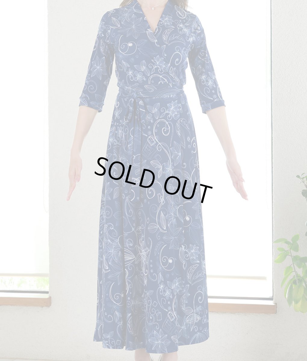 画像6: [韓国製][rinfarre]ネイビー・ホワイト花柄・プリント・Vネック・カシュクール・七分袖・マキシ・ロングドレス・ラップワンピース[山崎みどり着用][送料無料]my (6)