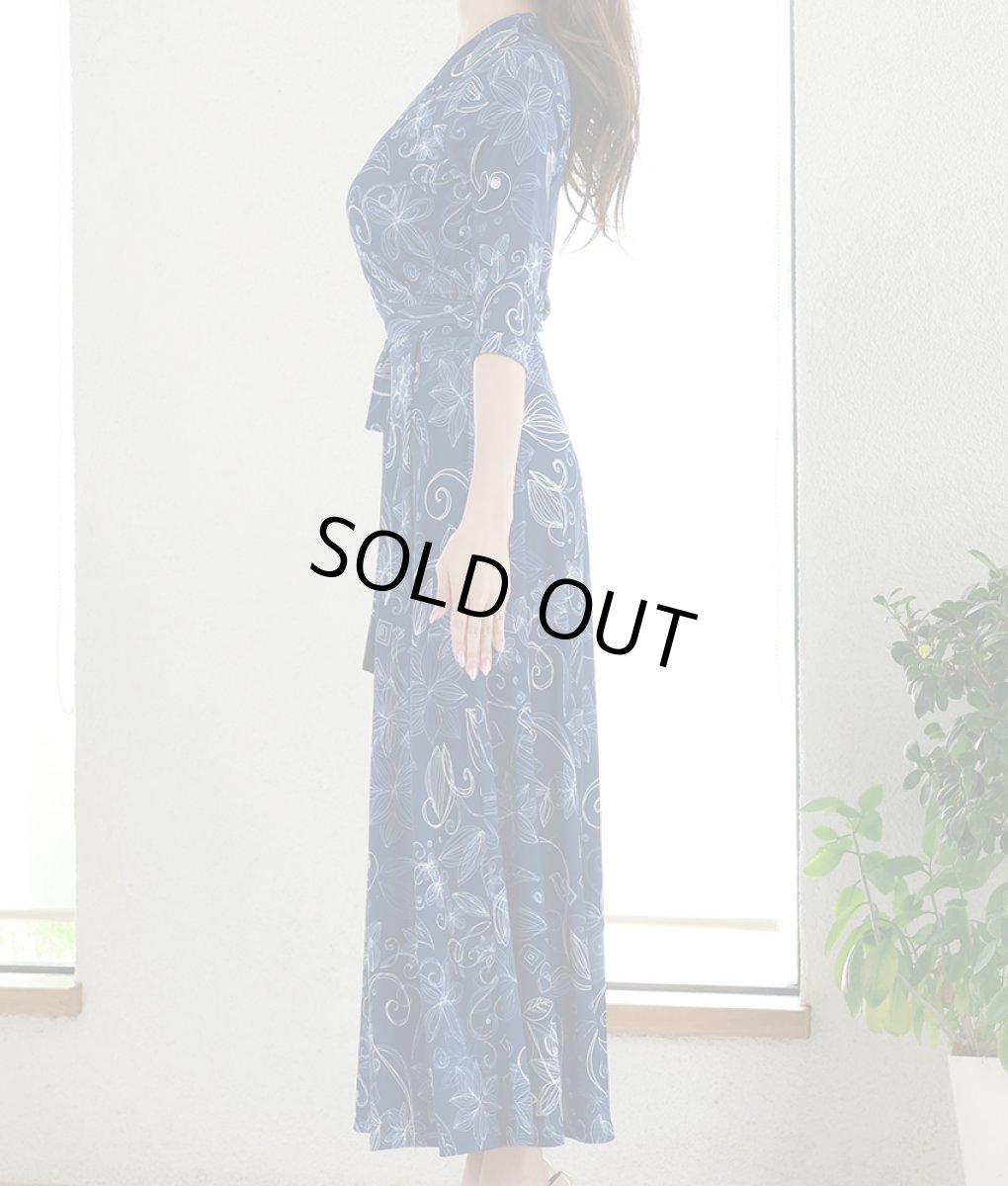 画像7: [韓国製][rinfarre]ネイビー・ホワイト花柄・プリント・Vネック・カシュクール・七分袖・マキシ・ロングドレス・ラップワンピース[山崎みどり着用][送料無料]my (7)