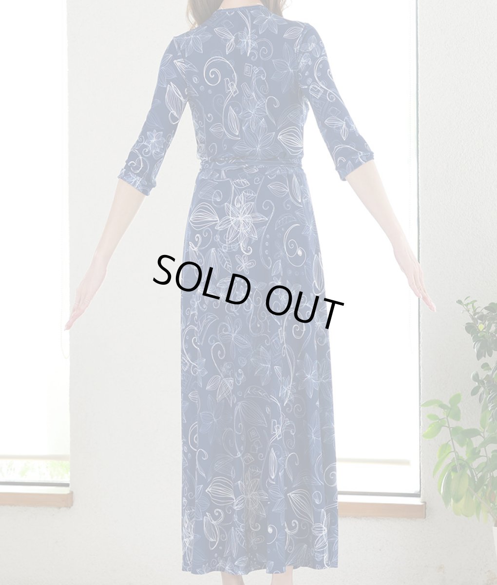 画像8: [韓国製][rinfarre]ネイビー・ホワイト花柄・プリント・Vネック・カシュクール・七分袖・マキシ・ロングドレス・ラップワンピース[山崎みどり着用][送料無料]my (8)