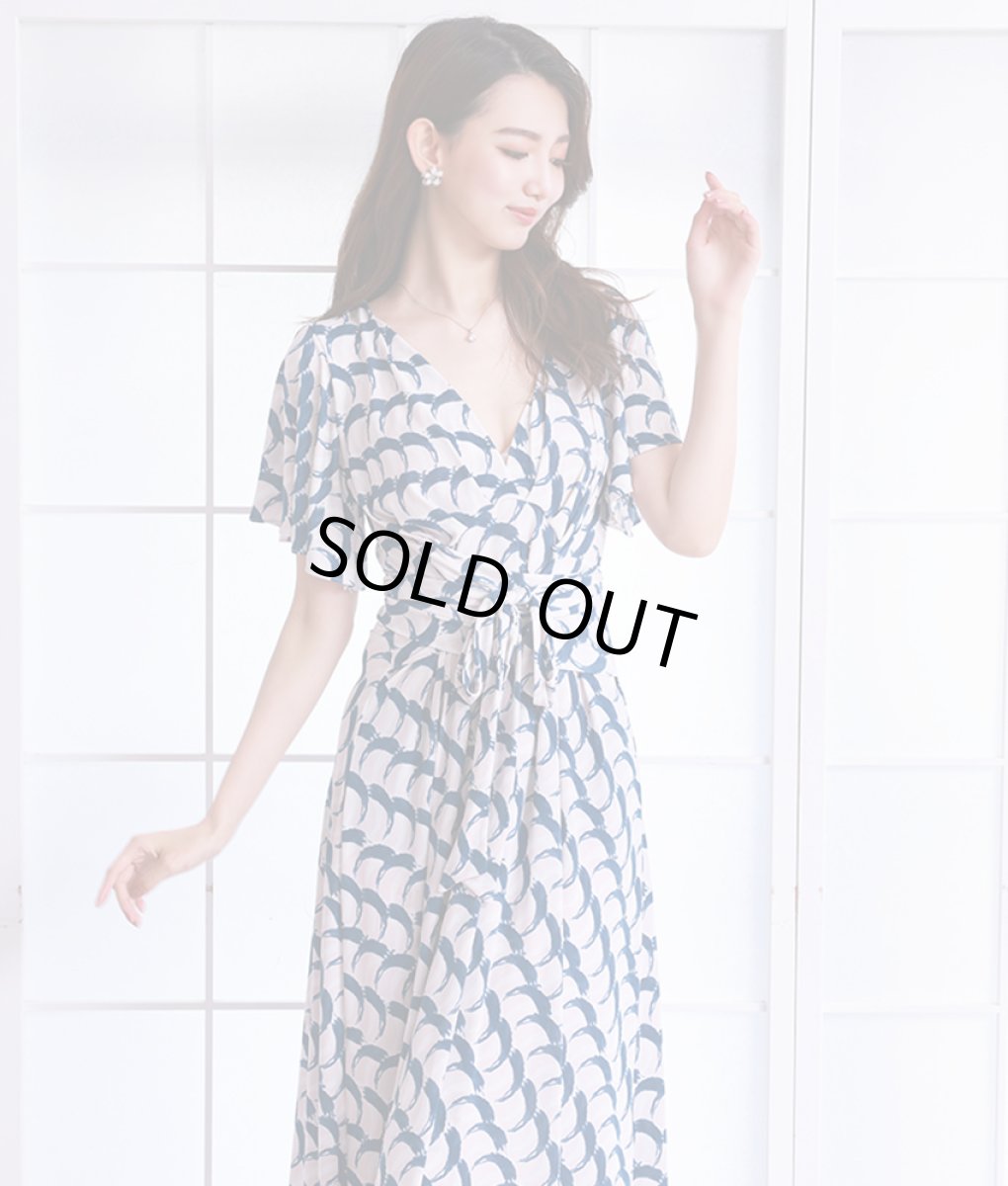 画像4: [韓国製][rinfarre]ピンク×ネイビー・ウェーブ柄・Vネック・カシュクール風・フリルスリーブ・半袖・マキシ・ロングドレス・ワンピース[黒木麗奈着用][送料無料] (4)