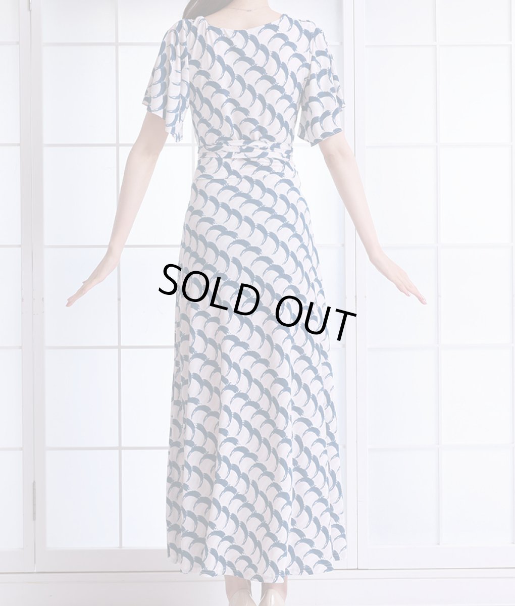 画像8: [韓国製][rinfarre]ピンク×ネイビー・ウェーブ柄・Vネック・カシュクール風・フリルスリーブ・半袖・マキシ・ロングドレス・ワンピース[黒木麗奈着用][送料無料] (8)